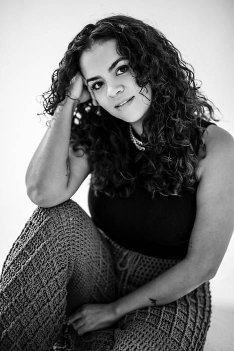 Das calçadas de Niterói ao Royal Albert Hall: Ju Rosario simboliza a resiliência feminina no mês da mulher