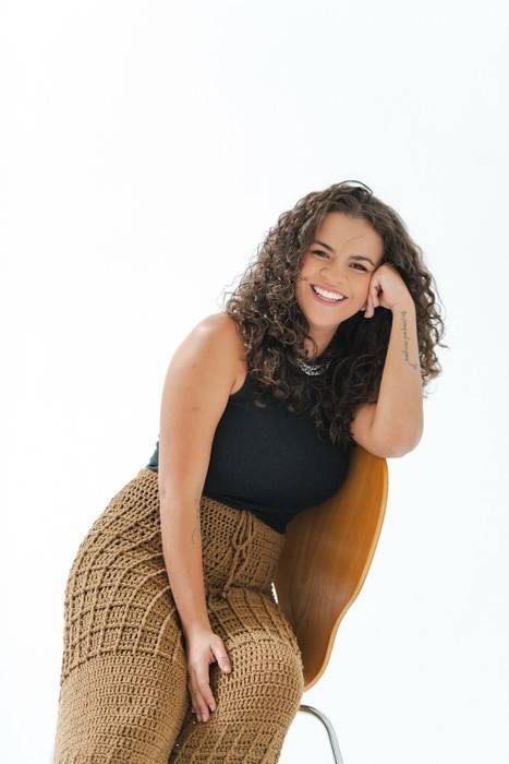 Das calçadas de Niterói ao Royal Albert Hall: Ju Rosario simboliza a resiliência feminina no mês da mulher