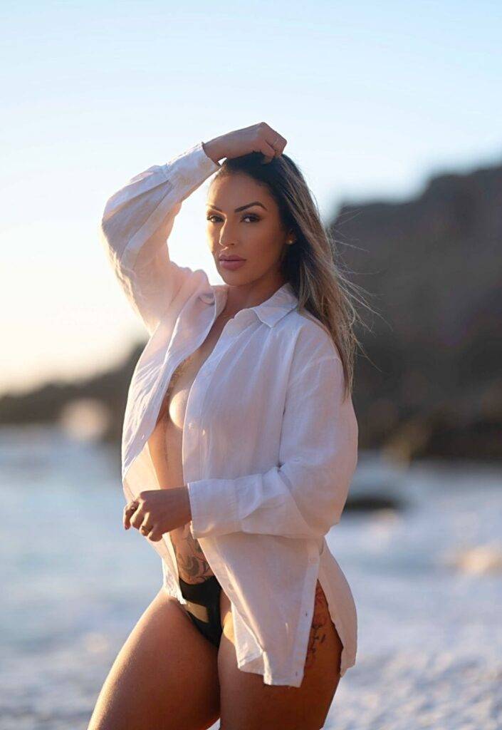 Keila Amaral retorna ao carnaval com fantasia mais ousada do que nunca