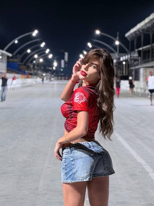 Musa da Colorado, Mari Marquini, deslumbra com shape slim em ensaio e revela secagem de 7kg nas férias