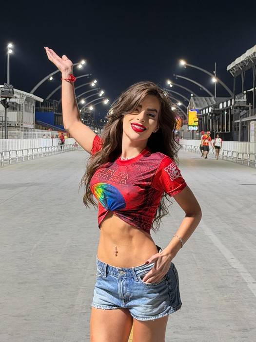 Musa da Colorado, Mari Marquini, deslumbra com shape slim em ensaio e revela secagem de 7kg nas férias