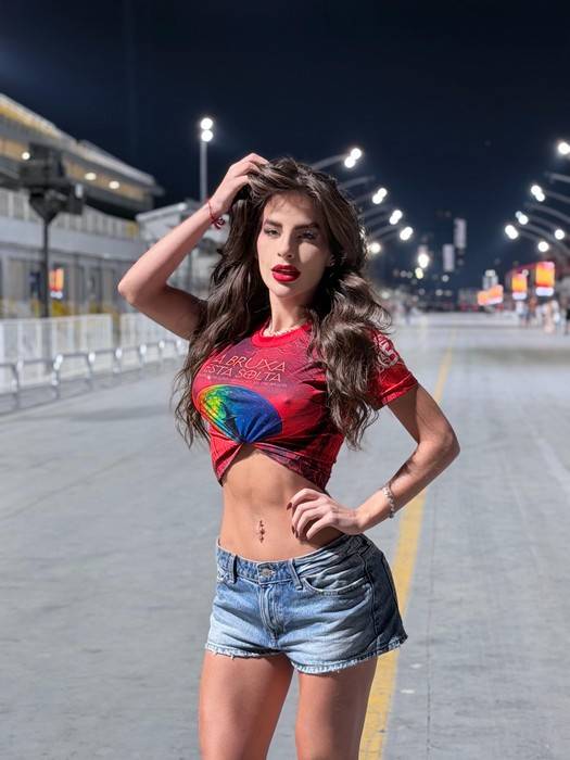 Musa da Colorado, Mari Marquini, deslumbra com shape slim em ensaio e revela secagem de 7kg nas férias