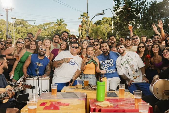 HIT VIRAL: Menos é Mais e Simone Mendes conquistam o topo das paradas com “P do Pecado”