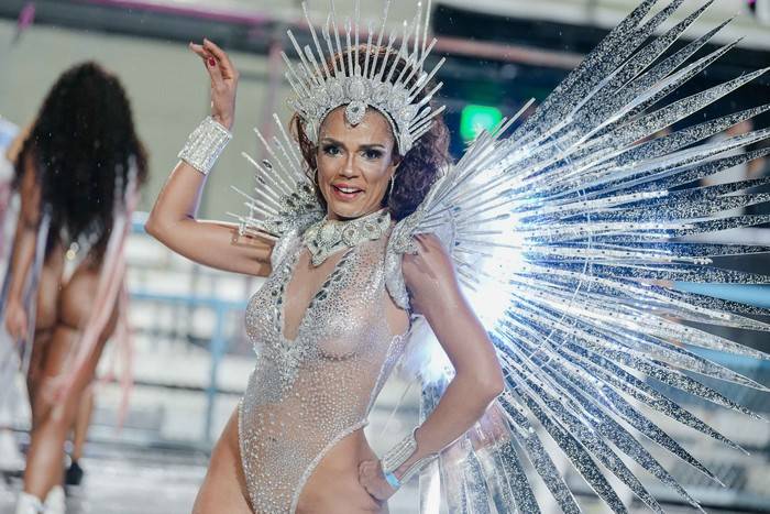 Nathalia Brito brilha como cometa no ensaio técnico da União da Ilha