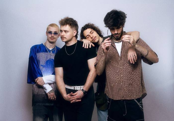 O Boto lança “Assiar”, um single que reflete o amadurecimento emocional da banda