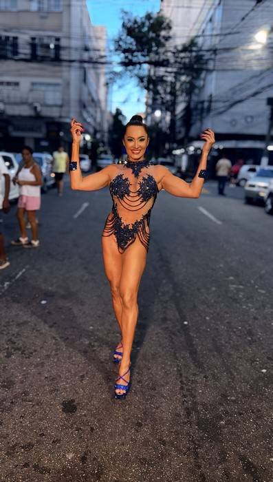 Vanessa Rangeli: Rainha de Bateria da Acadêmicos de Niterói exibe corpo escultural em ensaio de rua