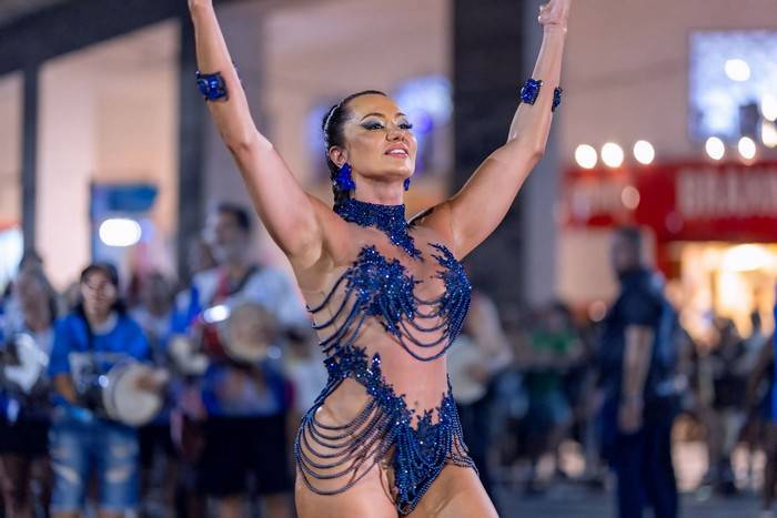 Vanessa Rangeli: Rainha de Bateria da Acadêmicos de Niterói exibe corpo escultural em ensaio de rua