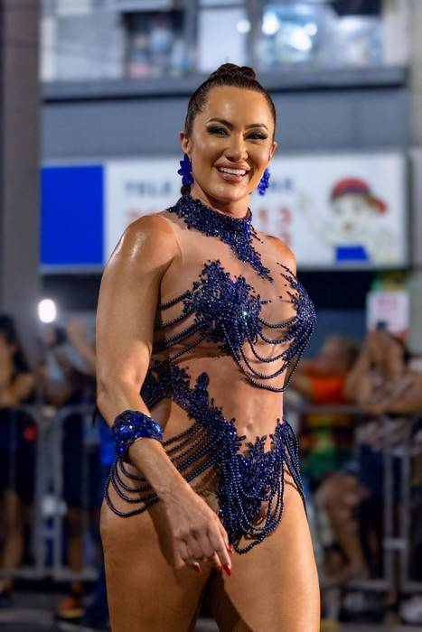 Vanessa Rangeli: Rainha de Bateria da Acadêmicos de Niterói exibe corpo escultural em ensaio de rua
