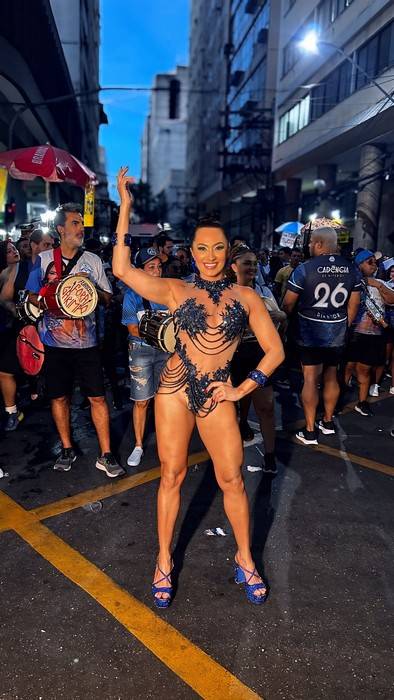 Vanessa Rangeli: Rainha de Bateria da Acadêmicos de Niterói exibe corpo escultural em ensaio de rua