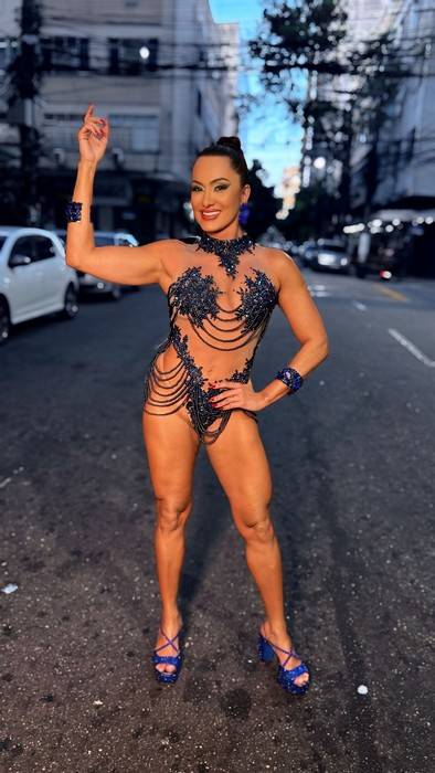Vanessa Rangeli: Rainha de Bateria da Acadêmicos de Niterói exibe corpo escultural em ensaio de rua