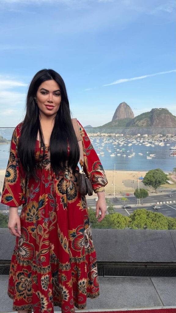 Dra. Camilla Barbosa valida técnica de harmonização glútea ao realizar procedimento em si mesma