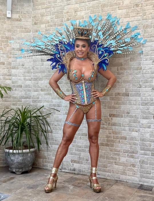 A rainha da minha própria história: Adriana Santos e o poder feminino no carnaval 2026