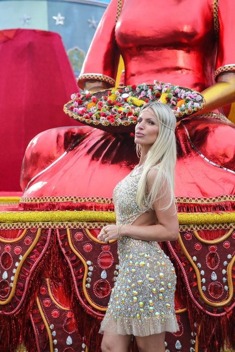 Não é mais só bunda: Ana Paula Braun revoluciona Carnaval de SP com fantasia mística
