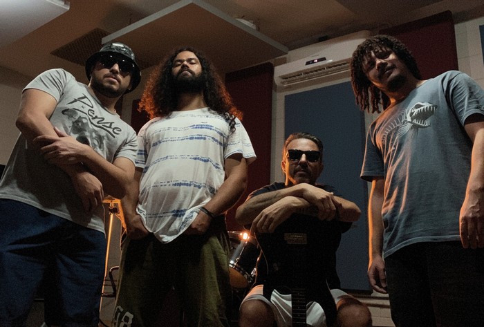 Antiga Roll e Dpeids unem forças no split "Enquanto o Mundo Apodrece"