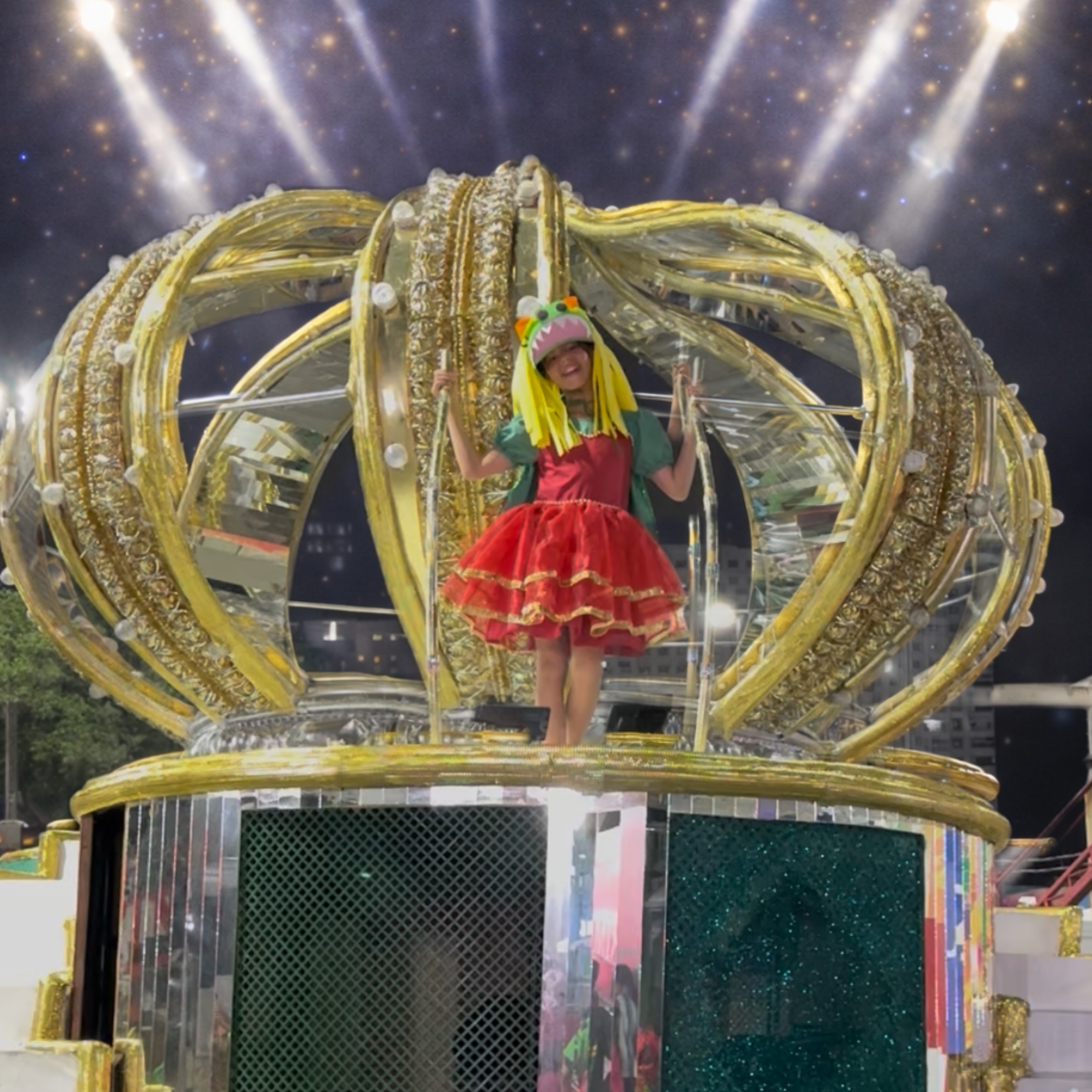Athena Emerim: Uma estrela nascente no céu do carnaval