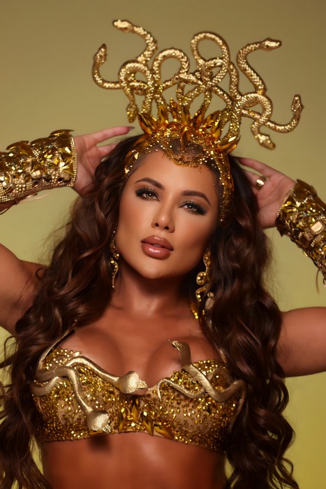 Carnaval do Mounjaro: Carla Silva, Musa da Colorado, revela pressão estética do Carnaval e perda de 20 kg