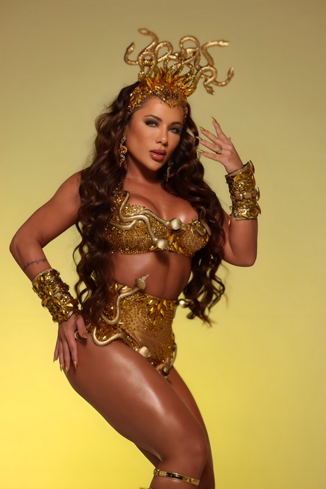 Carnaval do Mounjaro: Carla Silva, Musa da Colorado, revela pressão estética do Carnaval e perda de 20 kg