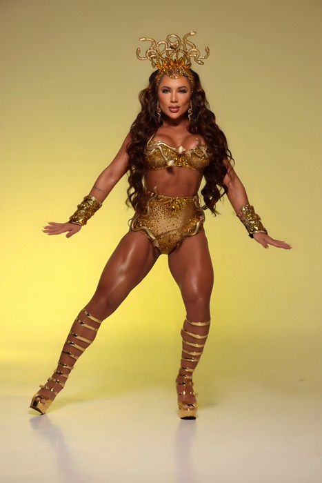 Carnaval do Mounjaro: Carla Silva, Musa da Colorado, revela pressão estética do Carnaval e perda de 20 kg