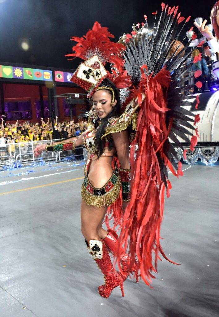 Daiana Pereira brilha como "A Rainha do Carteado" na Nenê de Vila Matilde