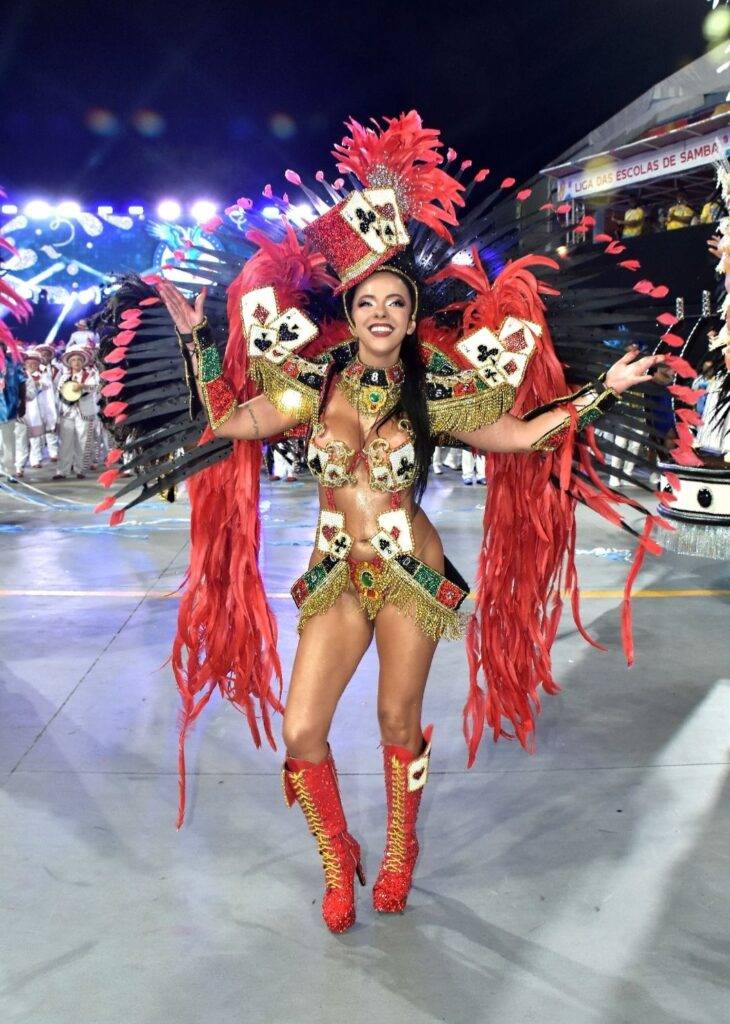 Daiana Pereira brilha como "A Rainha do Carteado" na Nenê de Vila Matilde