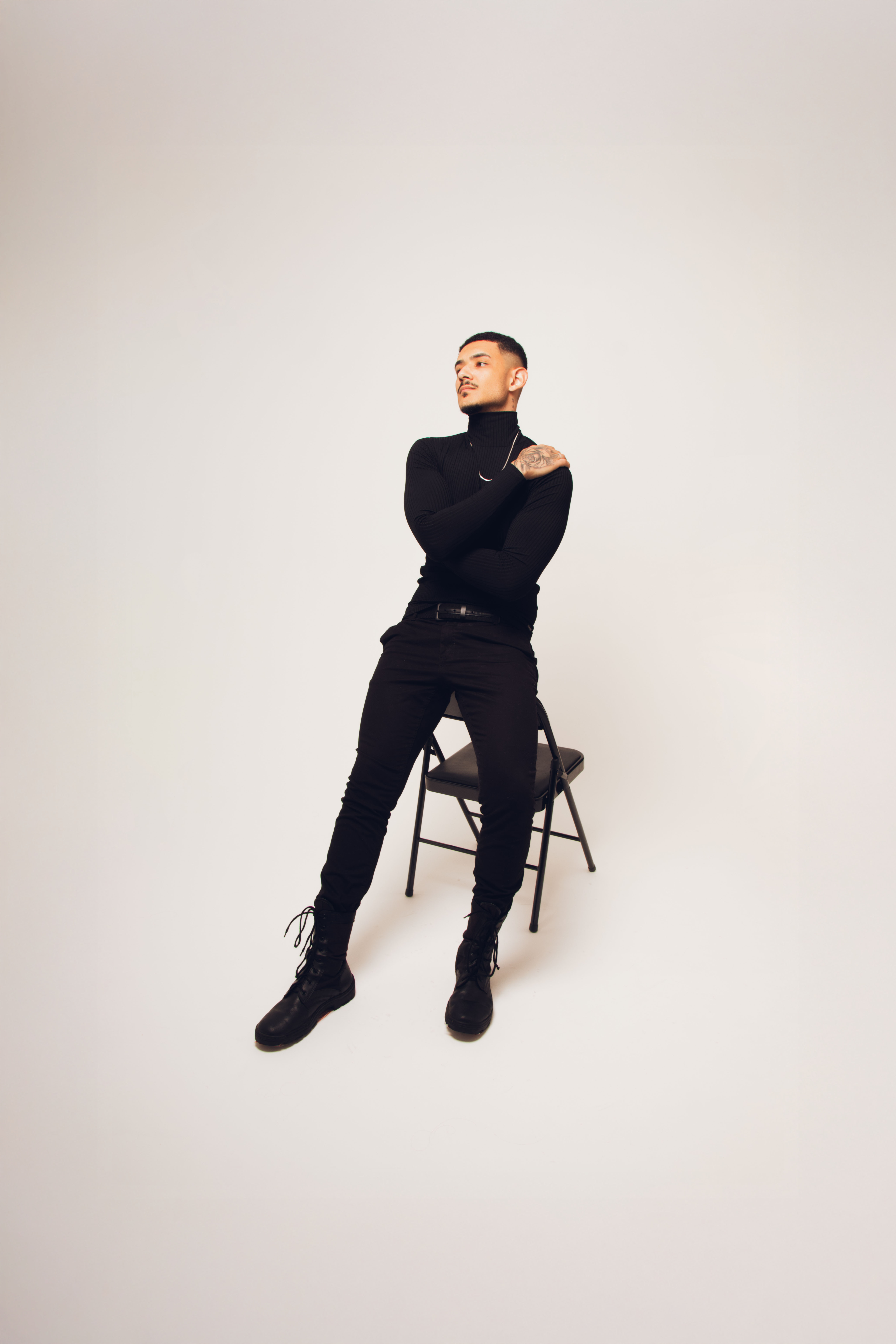 Destro lança “Casa ou Vaza” e transforma dor em coragem em novo single pop