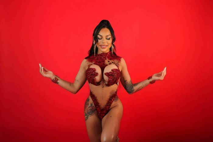 Gabi Fatalle: A Musa da Colorado que retirou costelas para afinar cintura e conquistar o carnaval