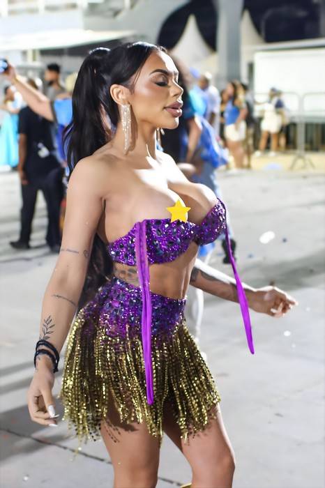 Carnaval 2026: Gabi Fatalle desfila de topless após acidente com roupa em ensaio