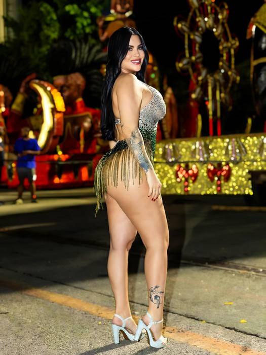 Jéssica Amaral, Musa da Colorado, adere à "dieta do sexo" e pediu fantasia mínima para o carnaval de São Paulo