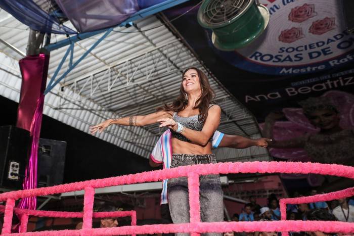 Rainha da Rosas de Ouro, Ana Beatriz Godoi rebate críticas sobre imagem feminina no Carnaval