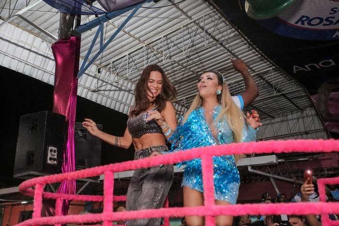 Rainha da Rosas de Ouro, Ana Beatriz Godoi rebate críticas sobre imagem feminina no Carnaval