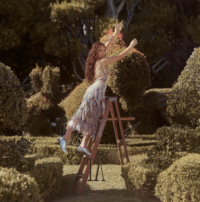 Laufey revela dingle “How I Get” e lança edição deluxe de álbum vencedor do GRAMMY