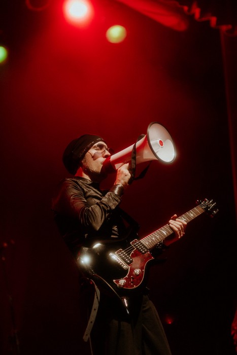 Leo Raposão lança “Fire and Ice”, um single que explora a dualidade do amor