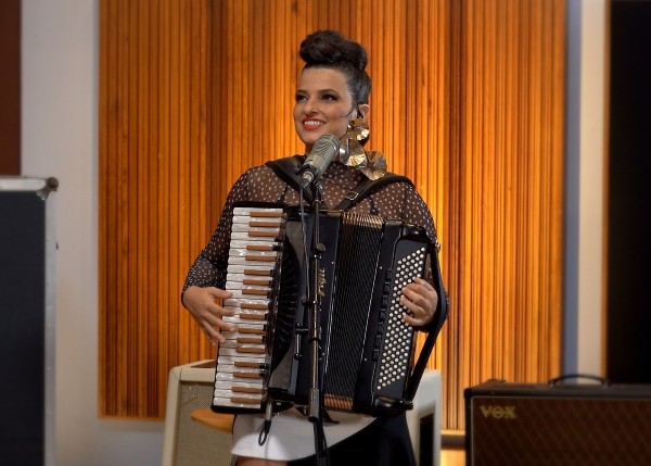 Lívia Mattos: A acordeonista que reescreve a história da música brasileira