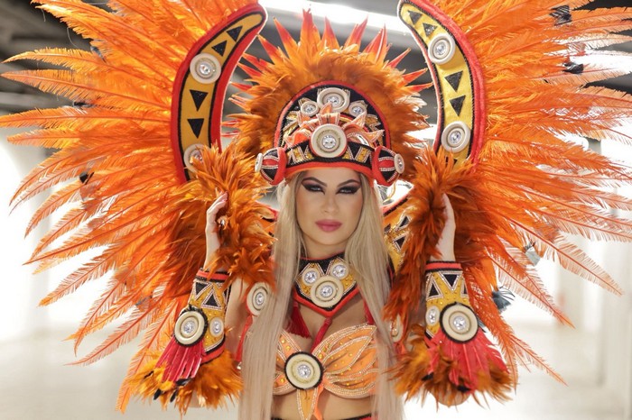 Musa da Colorado, Luciana Fontano, revela perrengue antes de desfilar: “Desmaiei e tive crise de ansiedade”