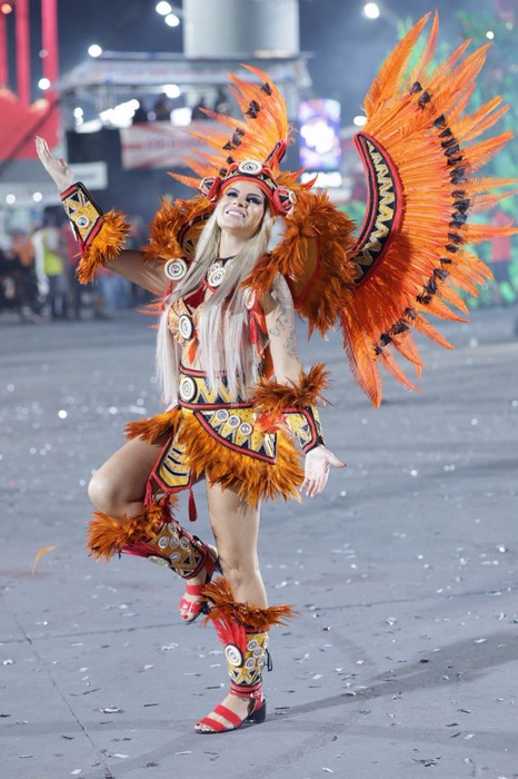 Musa da Colorado, Luciana Fontano, revela perrengue antes de desfilar: "Desmaiei e tive crise de ansiedade"