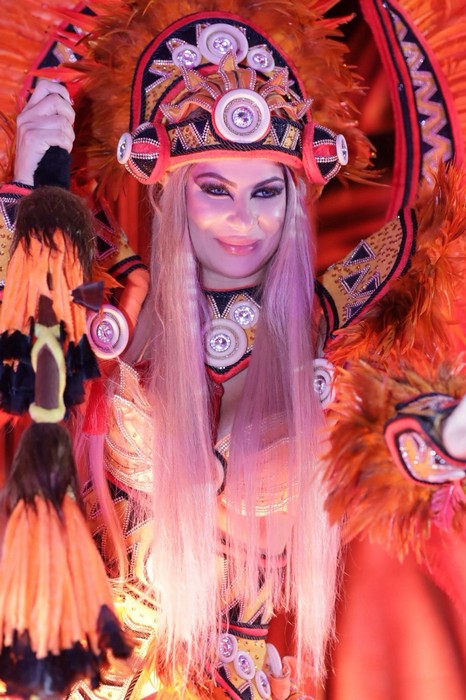 Musa da Colorado, Luciana Fontano, revela perrengue antes de desfilar: "Desmaiei e tive crise de ansiedade"