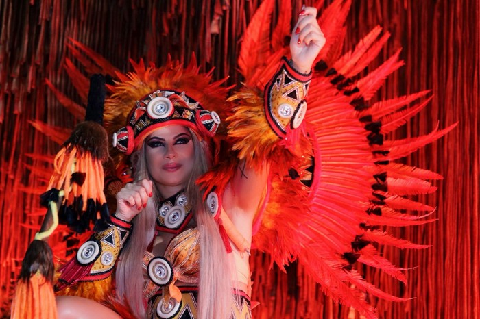 Musa da Colorado, Luciana Fontano, revela perrengue antes de desfilar: "Desmaiei e tive crise de ansiedade"