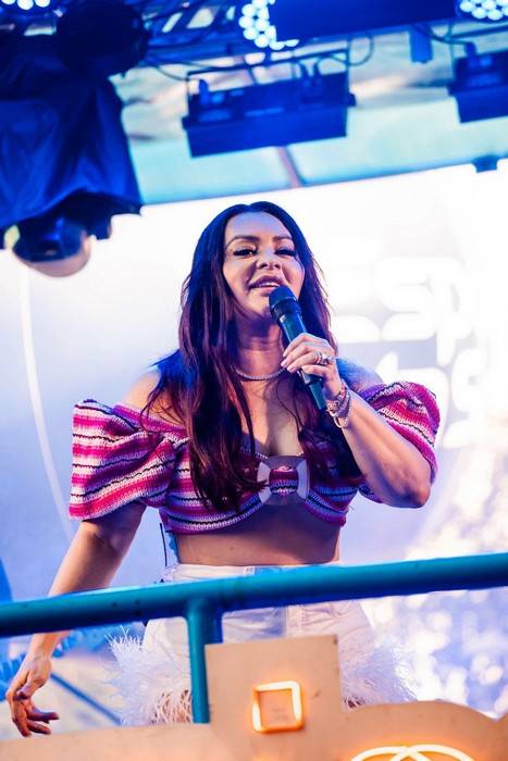 Márcia Fellipe encerra carnaval com maratona de shows e energia contagiante