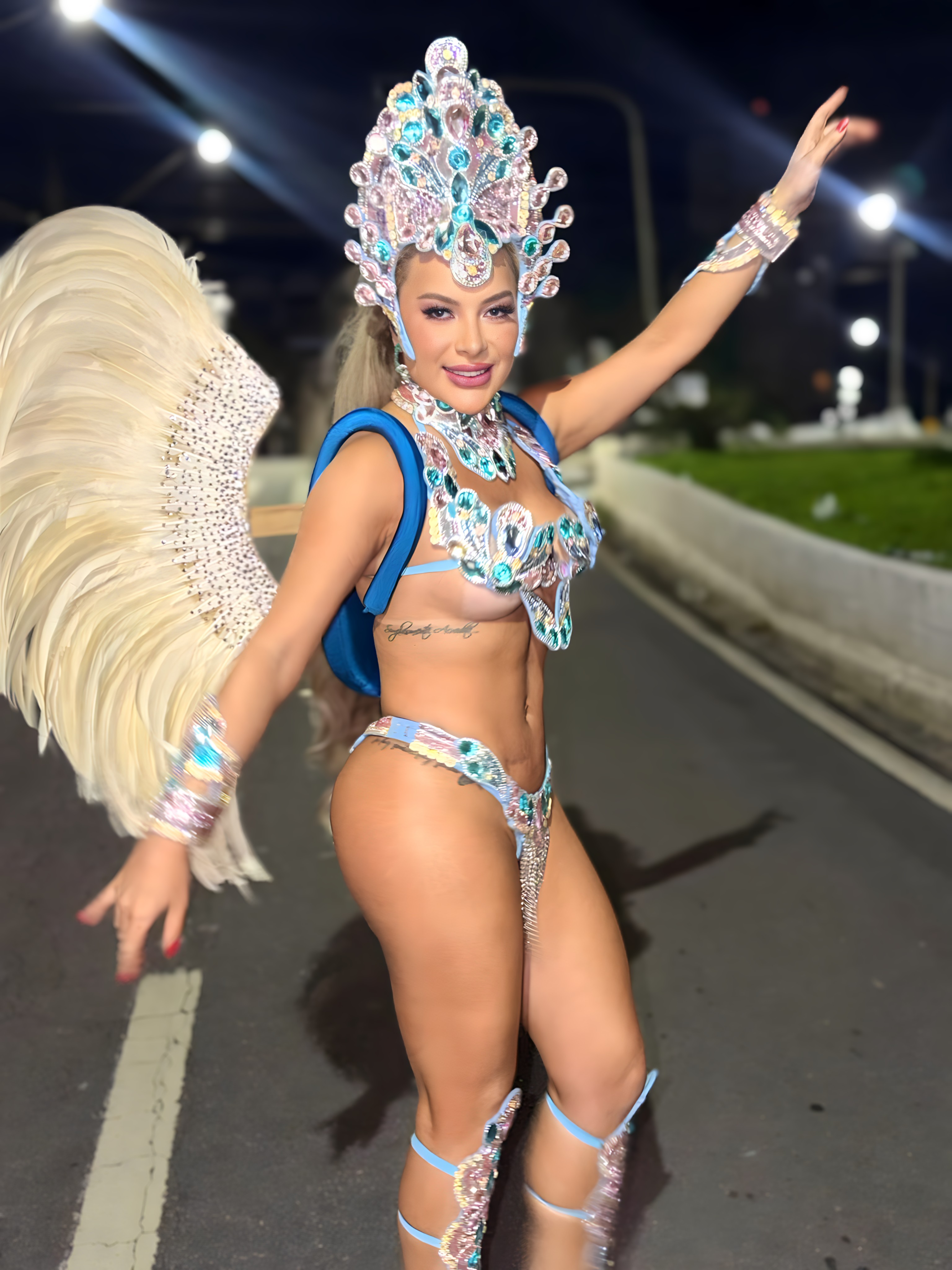 Marina Orlanda, a “Musa Pé-Quente”, Brilha no Carnaval 2026
