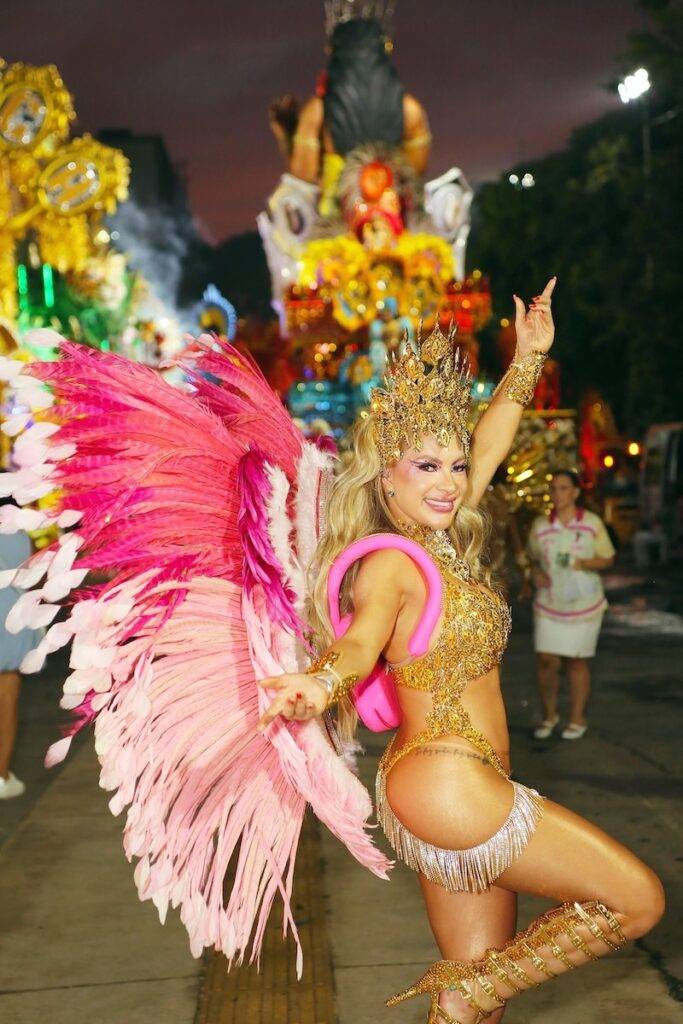 Marina Orlanda, a "Musa Pé-Quente", Brilha no Carnaval 2026