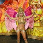 Marina Orlanda, a “Musa Pé-Quente”, Brilha no Carnaval 2026