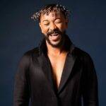 Moisés Navarro é homenageado pela ala Dá o Tom no desfile da Tom Maior