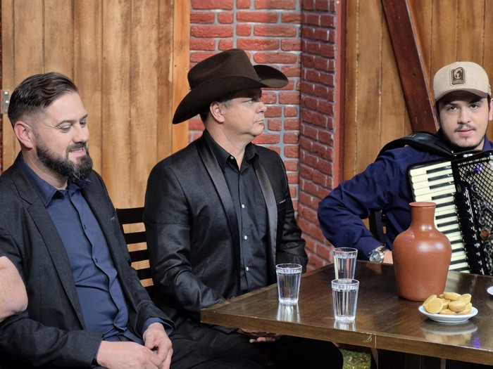 Terra da Padroeira entra na folia com  grupo Paranga, Puro Sangue Country Show, Junior & Gustavo,  Santello & Pavani e O Trio