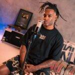 Pelé MilFlows revisita o clássico “Não Sei Mais” em nova versão acústica