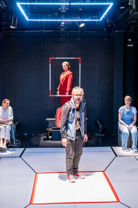 Mayara Mariotto estreia como Carol em “Pietà – Um Fractal de Memórias”, espetáculo que reflete sobre luto e saúde mental 