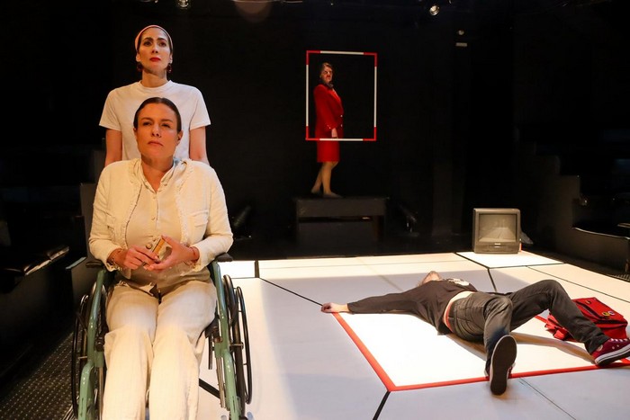 Mayara Mariotto estreia como Carol em “Pietà – Um Fractal de Memórias”, espetáculo que reflete sobre luto e saúde mental 