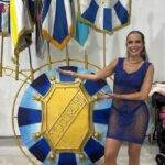 Rainha de Bateria Carla Prata e comunidade do Tucuruvi comemoram 50 anos da escola em ensaio