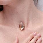 Exposição SOBREVIVENTES transforma relatos de mulheres que romperam o ciclo da violência em experiência artística imersiva