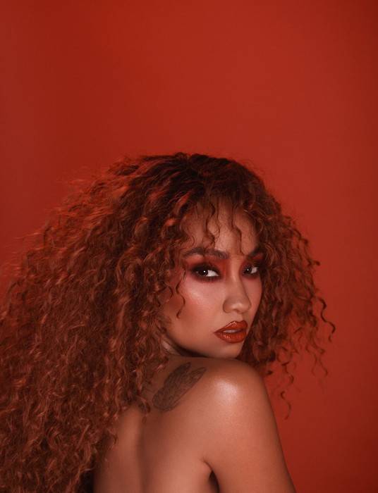 Leigh-Anne lança seu álbum de estreia solo, “My Ego Told Me To”