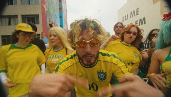 bbno$ lança videoclipe de “Come to Brazil” com gravações em São Paulo